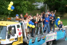 Juniors Float at 2002 Homecoming